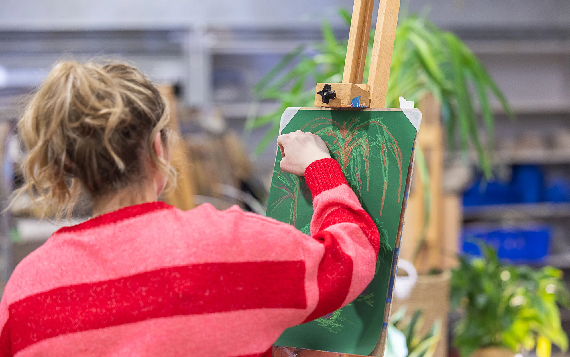 woman-painting